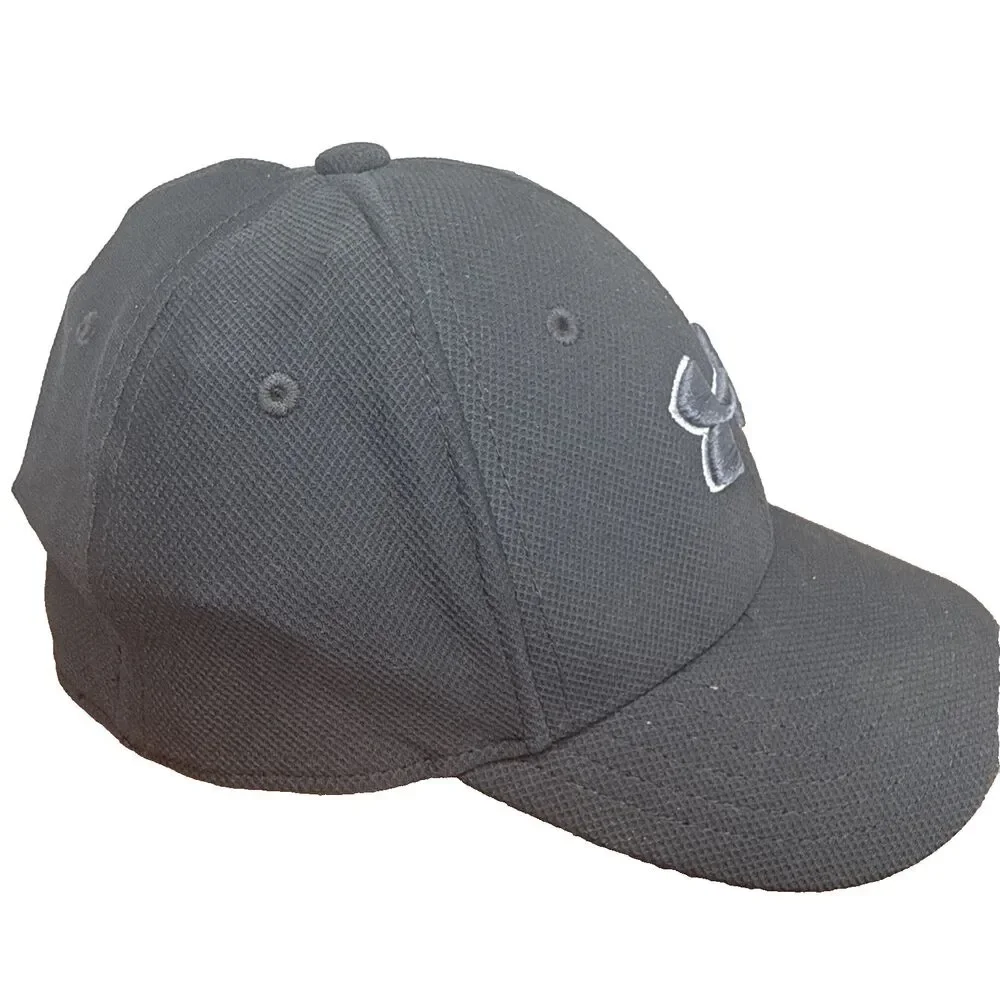 Under Armour Youth Boys Hat Cap Fitted S/M Black Classic Fit Mesh Logo Baseball